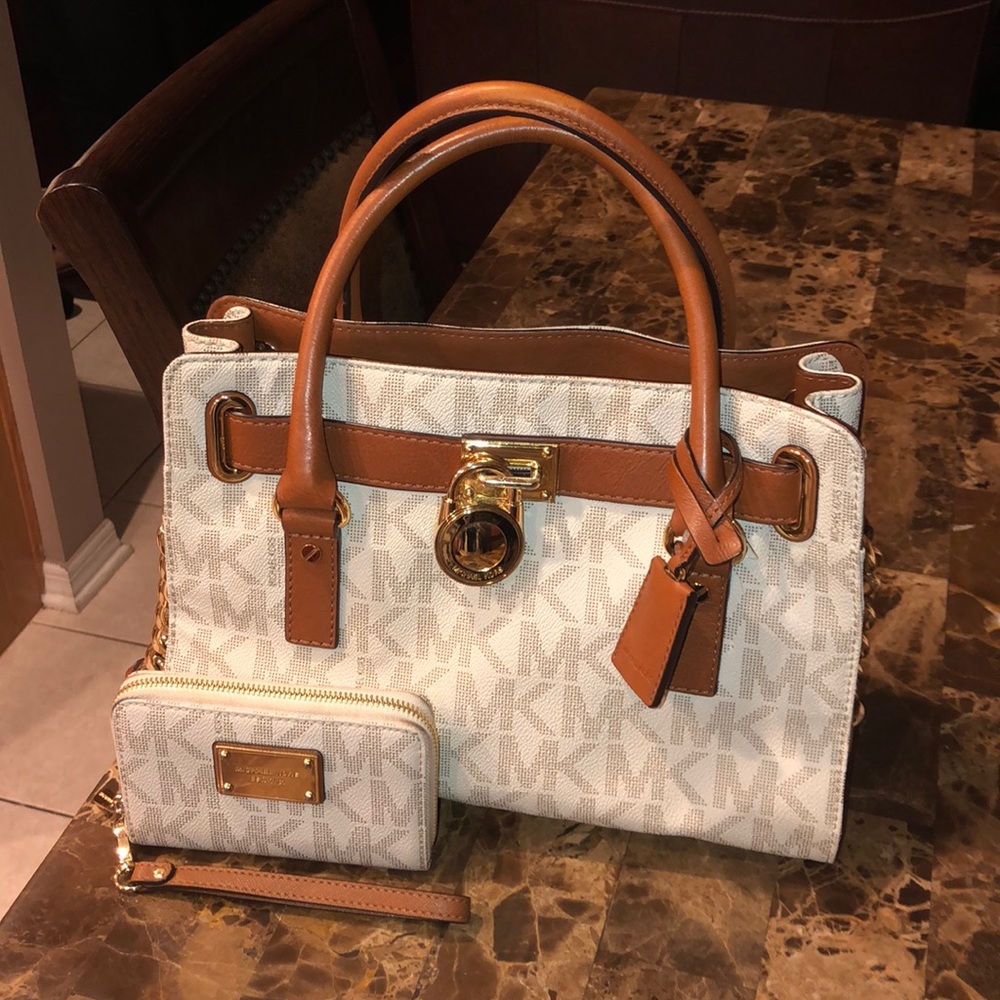 Traditional Styled Michael Kors purse and wallet